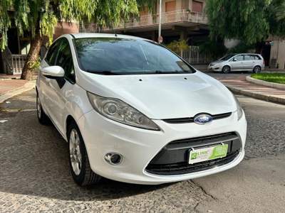 Ford Fiesta 1.4 TDCi 70CV 5 porte Titanium Bianco usata Cerignola