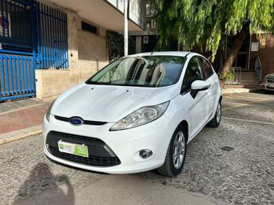 Ford Fiesta 1.4 TDCi 70CV 5 porte Titanium Bianco usata Cerignola