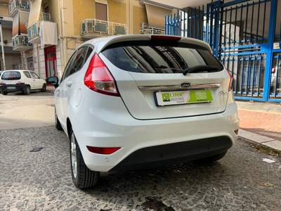 Ford Fiesta 1.4 TDCi 70CV 5 porte Titanium Bianco usata Cerignola