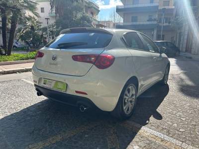 Alfa Romeo Giulietta 1.6 JTDm-2 105 CV Progression Bianco usata Cerignola