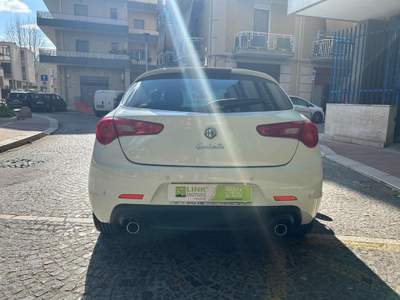 Alfa Romeo Giulietta 1.6 JTDm-2 105 CV Progression Bianco usata Cerignola