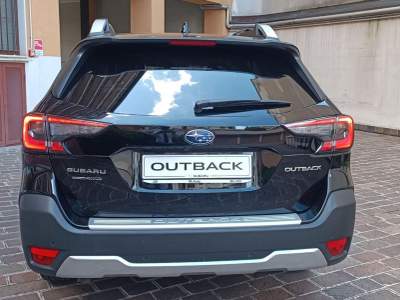 Subaru Outback 2.5i Lineartronic Premium Nero usata Grumello del Monte