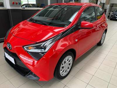 Toyota Aygo Connect 1.0 VVT-i 72 CV 5 porte x-play Rosso usata Tolmezzo