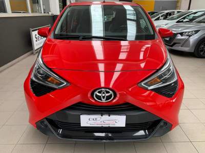 Toyota Aygo Connect 1.0 VVT-i 72 CV 5 porte x-play Rosso usata Tolmezzo