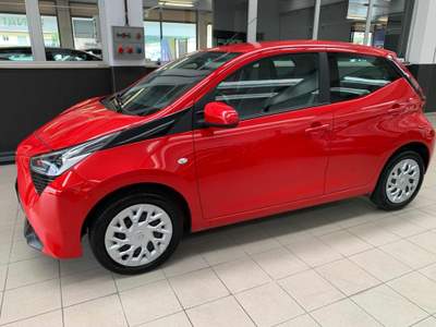 Toyota Aygo Connect 1.0 VVT-i 72 CV 5 porte x-play Rosso usata Tolmezzo