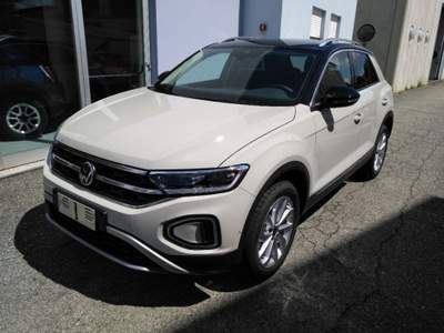 Volkswagen T-Roc 1.5 TSI ACT DSG Style NUOVA DA ORDINARE Giallo usata Alba Volkswagen T-Roc 1.5 TSI ACT DSG Style NUOVA DA ORDINARE Giallo usata Alba