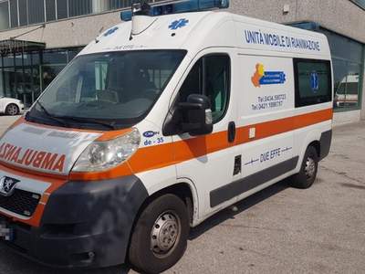 Peugeot Boxer 2.2 HDi/120CV AMBULANZA Bianco usata Pordenone