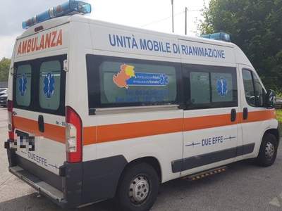 Peugeot Boxer 2.2 HDi/120CV AMBULANZA Bianco usata Pordenone