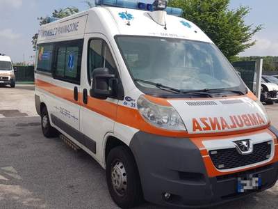 Peugeot Boxer 2.2 HDi/120CV AMBULANZA Bianco usata Pordenone