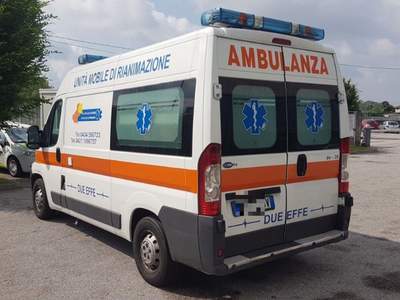 Peugeot Boxer 2.2 HDi/120CV AMBULANZA Bianco usata Pordenone