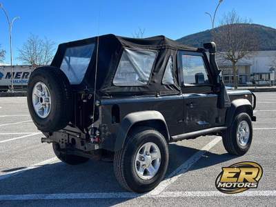 Land Rover Defender 2.5 Td5 Autocarro 3 posti Soft Top con carrello Nero usata L'Aquila