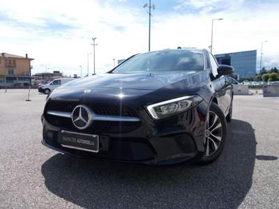 Mercedes-Benz Classe A d Automatic 2.0 cc 5p. Sport business Nero usata SAN VENDEMIANO