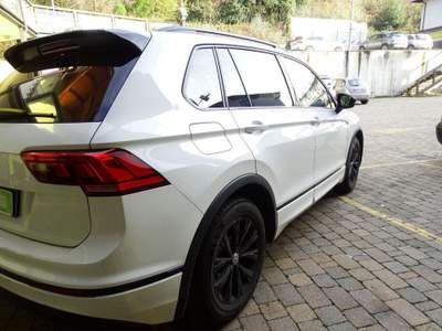 Volkswagen Tiguan 1.5 TSI R-Line 131CV BLACK PACK EDITION Bianco usata Solbiate Arno