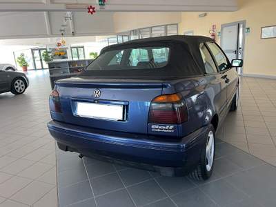 Volkswagen Golf 1.8/75 CV cat Pink Floyd KARMAN Blu/Azzurro usata Atena lucana