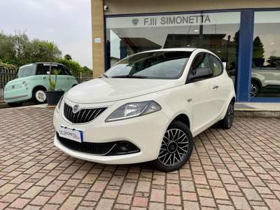 Lancia Ypsilon 1.0 FireFly 70CV S&S Hybrid Platino - KM0 Bianco usata Cadrezzate con Osmate