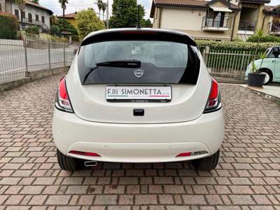 Lancia Ypsilon 1.0 FireFly 70CV S&S Hybrid Platino - KM0 Bianco usata Cadrezzate con Osmate