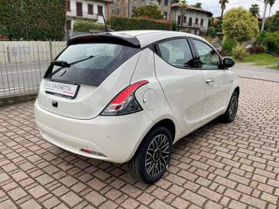 Lancia Ypsilon 1.0 FireFly 70CV S&S Hybrid Platino - KM0 Bianco usata Cadrezzate con Osmate