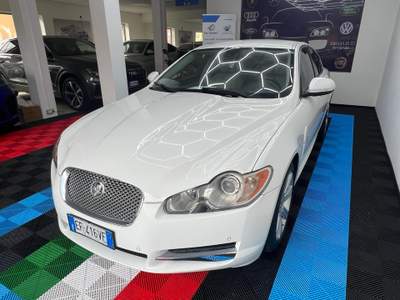 Jaguar XF Jaguar XF 3.0 D V6 Luxury Bianco usata PRATO