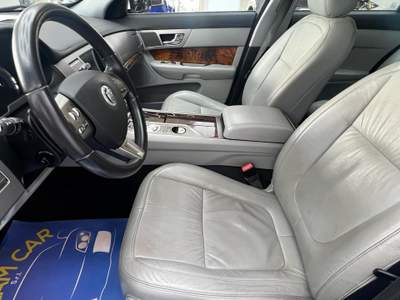 Jaguar XF Jaguar XF 3.0 D V6 Luxury Bianco usata PRATO