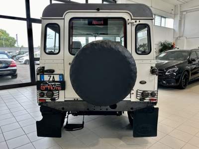 Land Rover Defender 90 2.5 Td5 SW SE *7 POSTI*GPL*NEOPATENTATI* Bianco usata Bussero