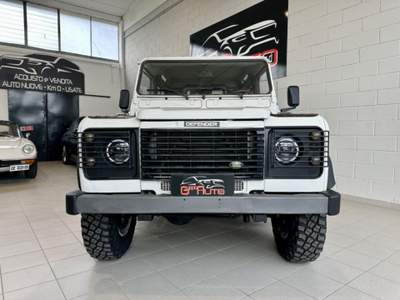 Land Rover Defender 90 2.5 Td5 SW SE *7 POSTI*GPL*NEOPATENTATI* Bianco usata Bussero