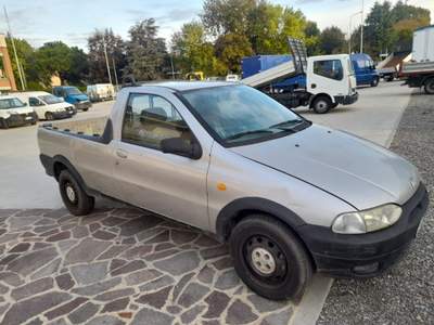 Fiat Strada 1.9 diesel Pick-up Grigio usata Mozzo