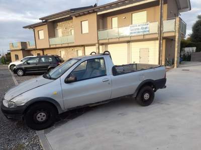 Fiat Strada 1.9 diesel Pick-up Grigio usata Mozzo