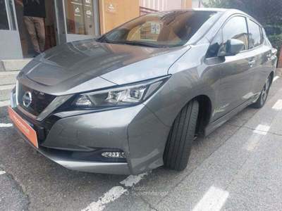 Nissan Leaf N-Connecta 40 kWh Grigio usata Varese