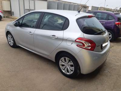 Peugeot 208 1.2 VTi 82 CV 5p. Active Argento usata Soleto