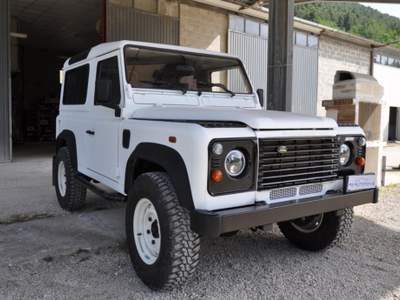 Land Rover Defender 90 2.5 Td5 Station Wagon County Bianco usata Sant'Angelo in Pontano Land Rover Defender 90 2.5 Td5 Station Wagon County Bianco usata Sant'Angelo in Pontano