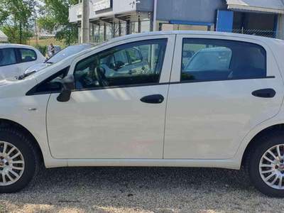 Fiat Punto 1.4 8V 5 porte Natural Power Street Bianco usata Penne