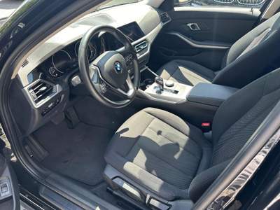 BMW Serie 3 318d d Touring Business Advantage aut. Nero usata Magenta
