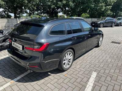 BMW Serie 3 318d d Touring Business Advantage aut. Nero usata Magenta