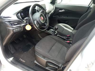 Fiat Tipo Fiat Tipo SW 1.6 MTJ LOUNGE NAVI CERCHI CRUISE APP Argento usata marino