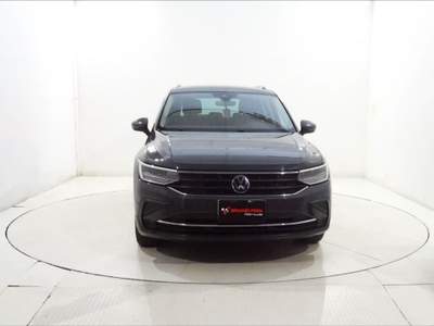 Volkswagen Tiguan 2.0 TDI 150 CV SCR DSG Life Grigio usata Genova