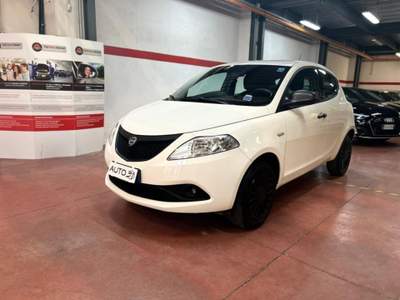 Lancia Ypsilon 0.9 TwinAir 5 porte Metano Ecochic Elefantino Blu Bianco usata Verona