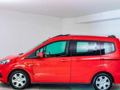 Ford Tourneo Courier 1.5 TDCI 75 CV Plus Rosso usata Paruzzaro