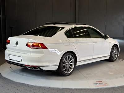 Volkswagen Passat 2.0 TDI SCR R Line Bianco usata Roma