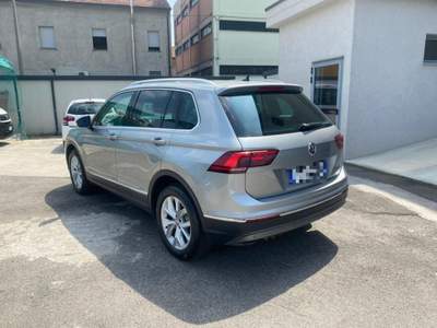 Volkswagen Tiguan 2.0 TDI SCR DSG 4MOTION Executive BMT Grigio usata VAREDO