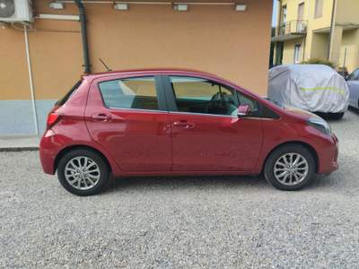 Toyota Yaris 1.0 5 porte Active *UNICO PROPRIETARIO* Rosso usata Jerago con Orago