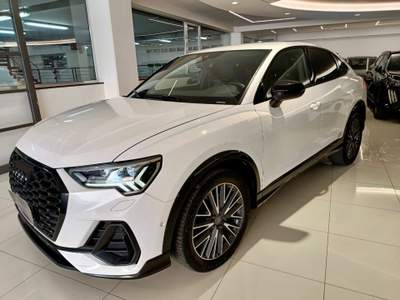 Audi Q3 SPB 40 TDI quattro 190CV S tronic S-Line Black Ed. Bianco usata Sant'Antonio Abate
