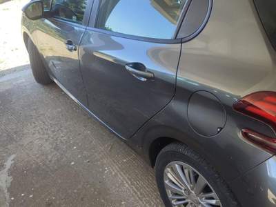 Peugeot 208 Active 1.6 Blue HDI 75 Grigio usata Vibo Valentia