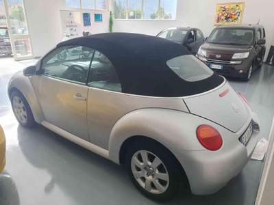 Volkswagen New Beetle 1.6 Cabrio Argento usata Longarone