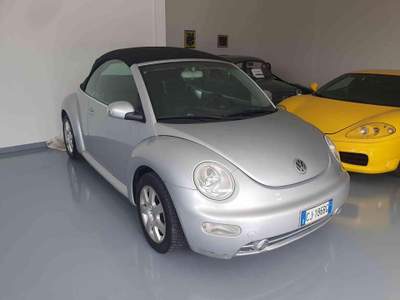 Volkswagen New Beetle 1.6 Cabrio Argento usata Longarone