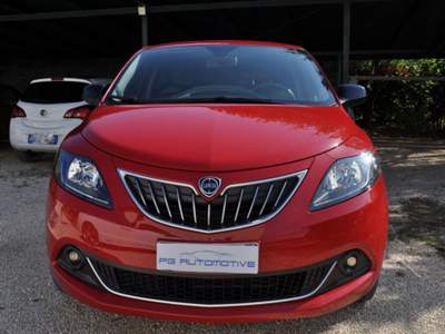 Lancia Ypsilon 1.0 FireFly 5 porte S&S Hybrid NEOPATENTATI Rosso usata Sant'Angelo in Pontano