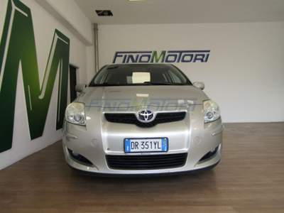 Toyota Auris 1.4 D-4D M-MT 5 porte Sol AUTOMATICA Argento usata Fino Mornasco