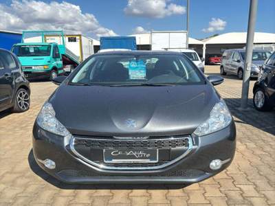 Peugeot 208 1.2 VTi 82 CV 5p. Allure Grigio usata Fasano