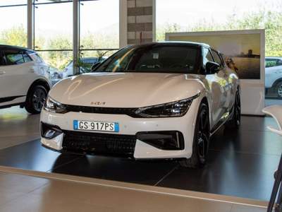 Kia EV6 Dual Motor 77,4 kWh AWD GT  ( KM ZERO ) Bianco usata Fondi