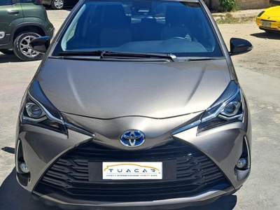 Toyota Yaris Cool 1.5 VVT-i HEV Grigio usata Vibo Valentia