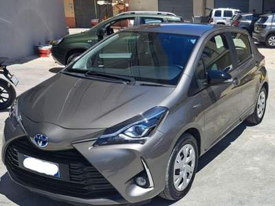 Toyota Yaris Cool 1.5 VVT-i HEV Grigio usata Vibo Valentia